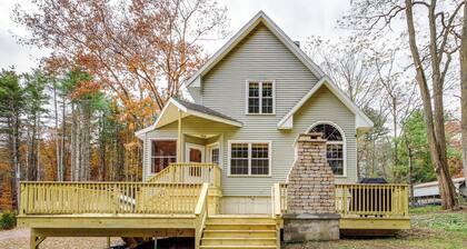 Rustic Retreat: Walk to Great Sacandaga Lake!