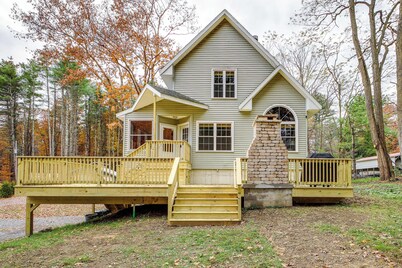 Rustic Retreat: Walk to Great Sacandaga Lake!