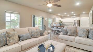 Apartment (2 Bedrooms) | Front of property