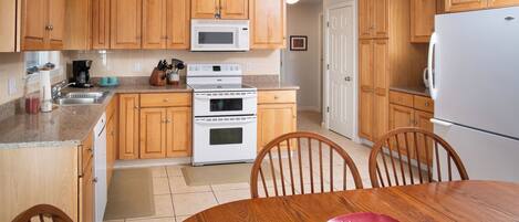Fridge, stovetop, coffee/tea maker