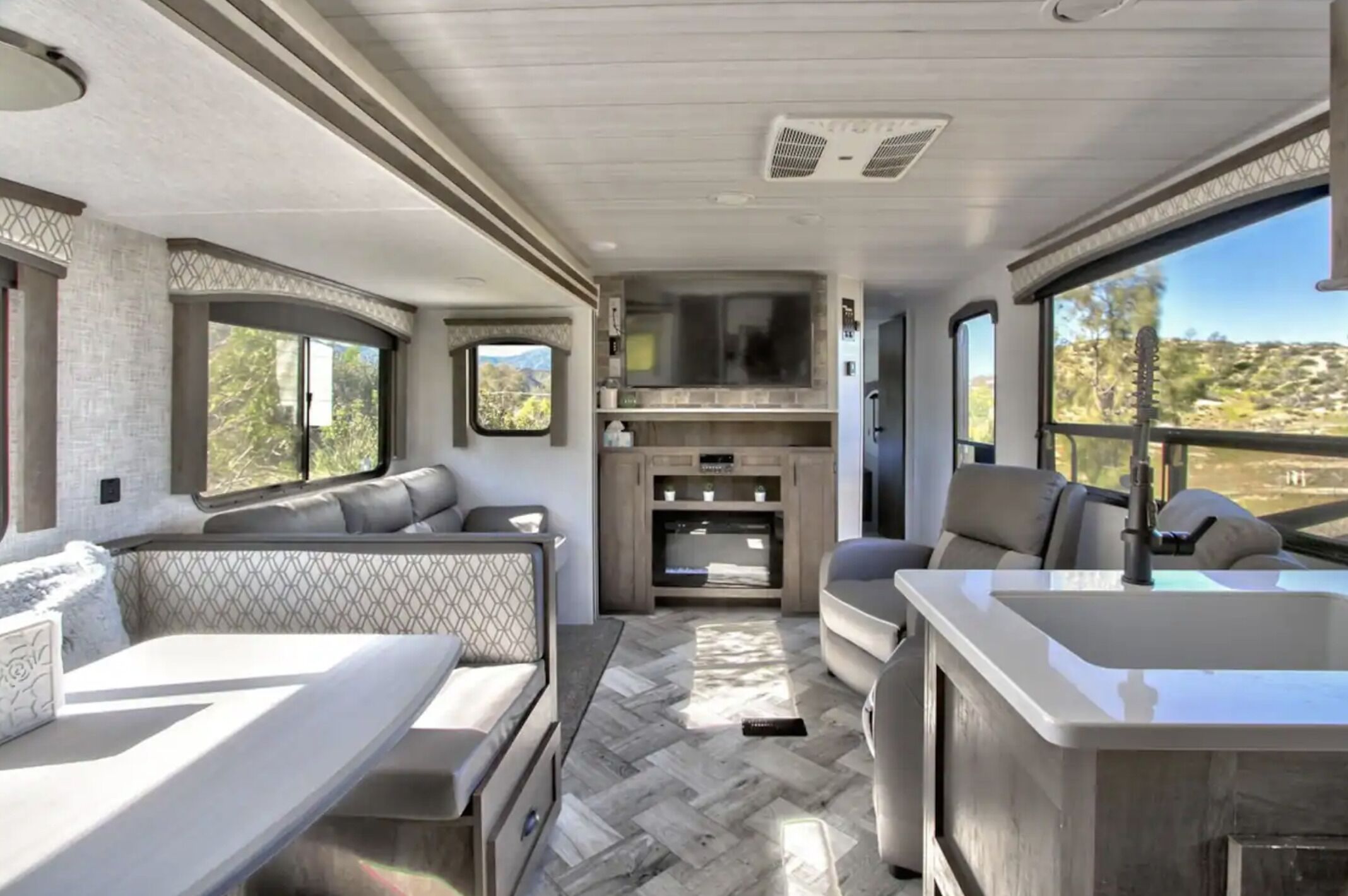 10 Acres Near Wineries: Pool, View, Dogs - EVO RV by Ranch Life Getaway