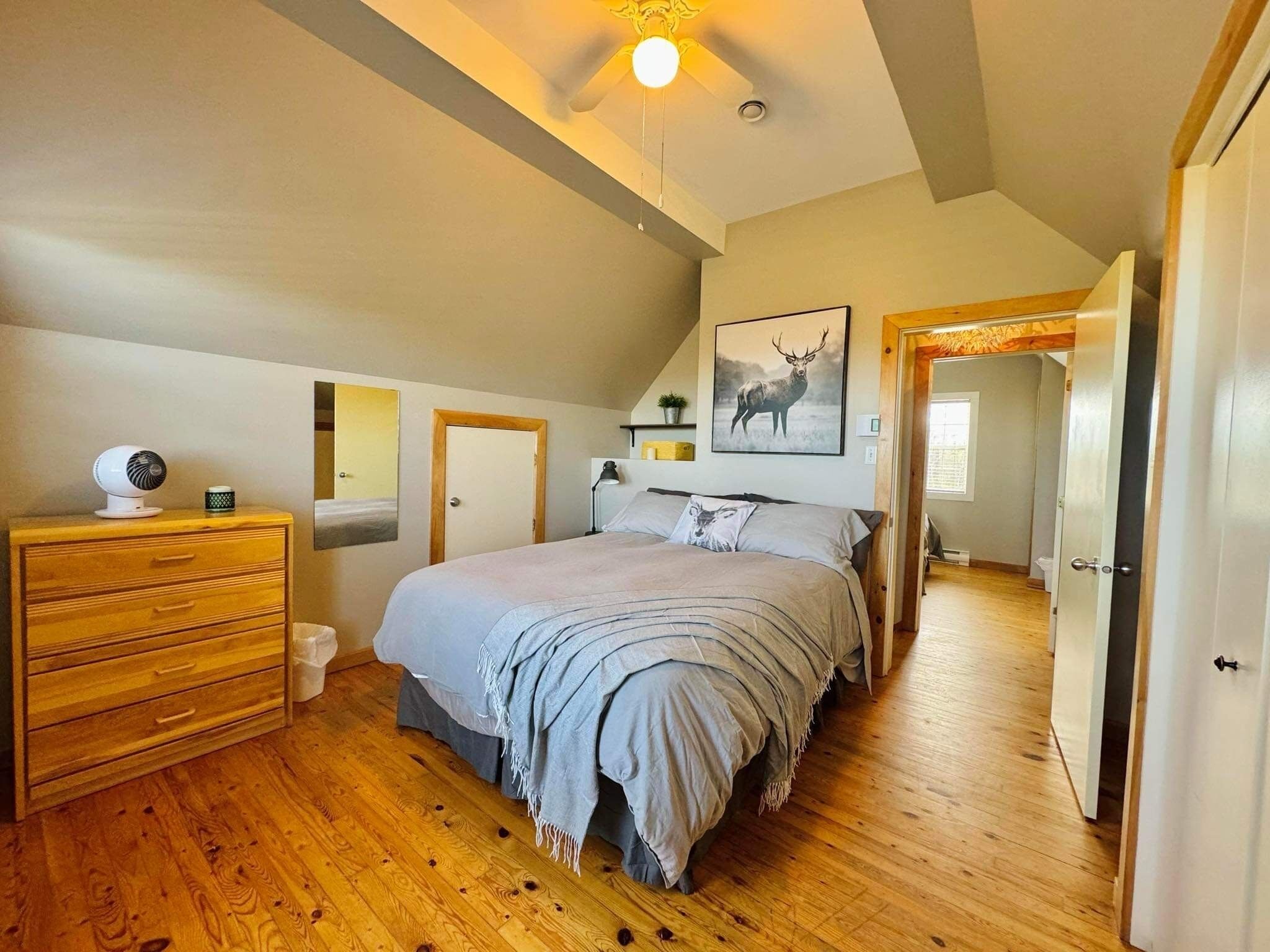 3 多间卧室、免费 WiFi、床单