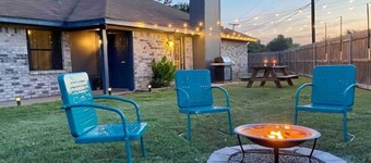 Cozy DFW Duplex, central location, kids, pets