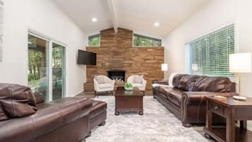 Téléviseur connecté, jeux vidéo, table de baby-foot