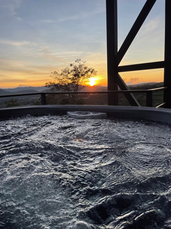 Outdoor spa tub - CARGO - Costa Ricas Coolest Container stay (Sarchi)