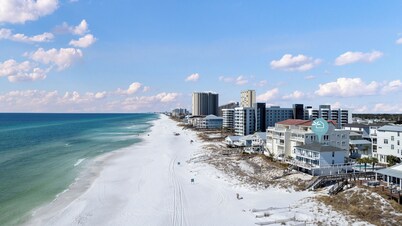 Beachside Bungalow. Gulf Front, Completely Renovated with a Private Pool!