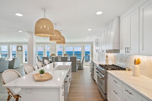 Beachside Bungalow-Gulf Front, Game Room, Private Pool, Free Bch Service!