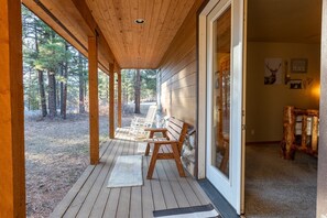 Terrace/patio - Hot tub, Gorgeous Cabin, Close to Lake! (Pagosa Springs)