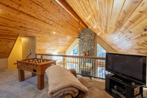 Smart TV, fireplace, table football - Hot tub, Gorgeous Cabin, Close to Lake! (Pagosa Springs)