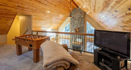 Hot tub, Gorgeous Cabin, Close to Lake!
