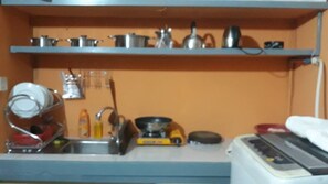 Fridge, cookware/dishes/utensils