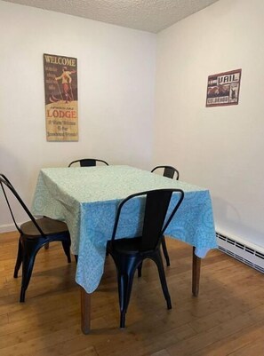 Dining - Eagle River Retreat (Avon)