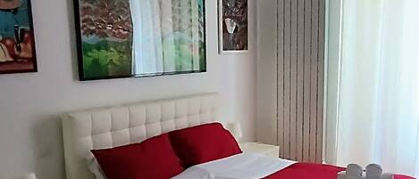 1 Schlafzimmer, Schreibtisch, BĂŒgeleisen/BĂŒgelbrett, kostenloses WLAN