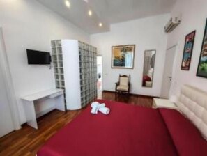 1 bedroom, desk, iron/ironing board, free WiFi - Casa Flora (Taranto)