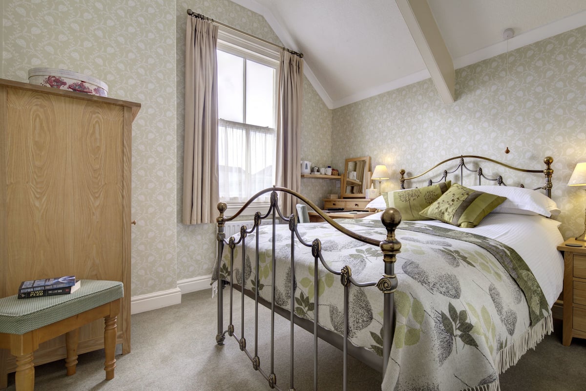 Klassieke tweepersoonskamer | 1 slaapkamer, luxe beddengoed, een bureau, gratis wifi