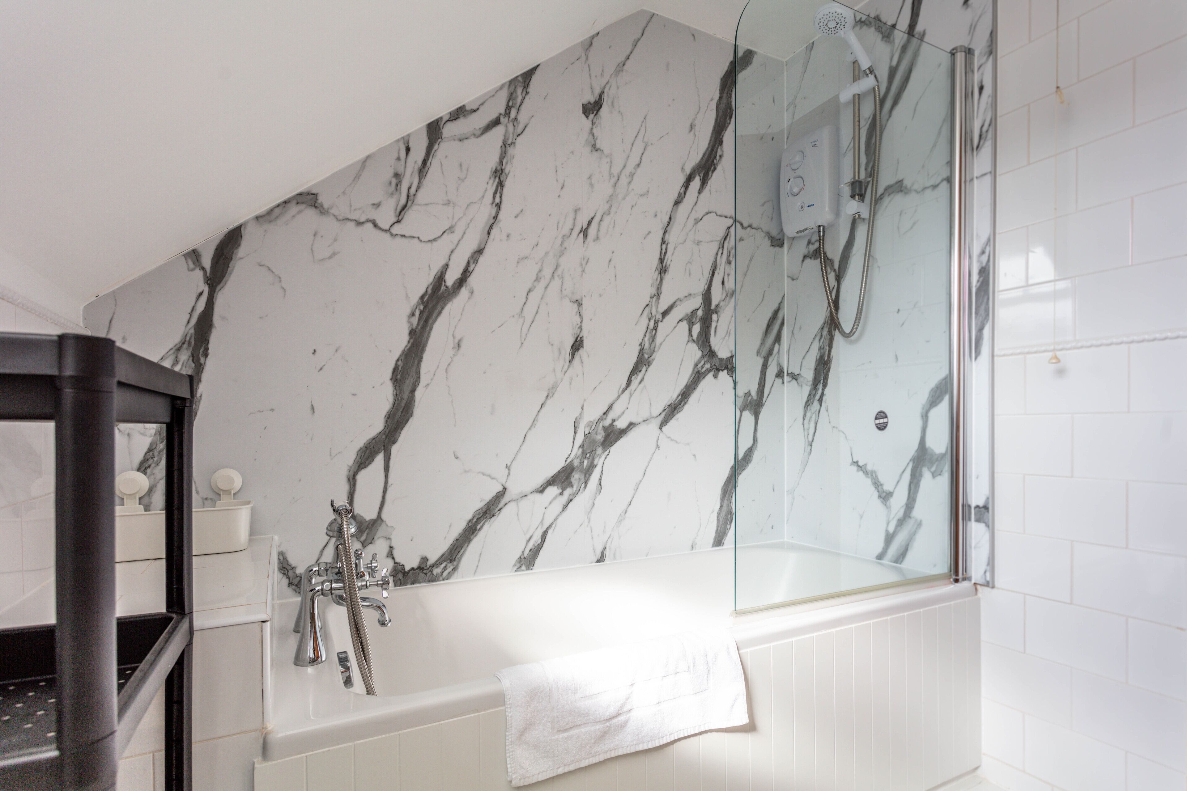 Classic House | Bathroom | Combined shower/tub, hair dryer, towels