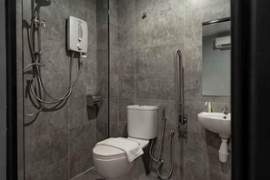 Free toiletries, bidet - Chariton Hotel Bagan (Butterworth)