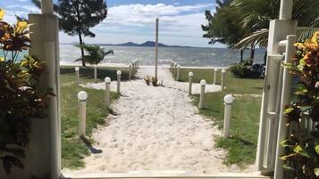 Vista para praia/oceano