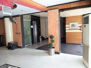 Property entrance - Al Safina Hotel (Lahore)