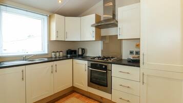 Tủ lạnh, máy rửa bát, ấm điện, lò nướng bánh mì