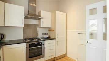 Tủ lạnh, máy rửa bát, ấm điện, lò nướng bánh mì