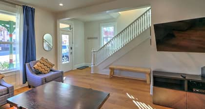 Renovated Victorian w/in Dwntwn Core, Walk to Pool