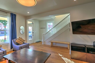 Renovated Victorian w/in Dwntwn Core, Walk to Pool