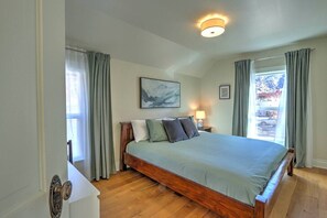 書桌、熨斗/熨衫板、Wi-Fi、床單