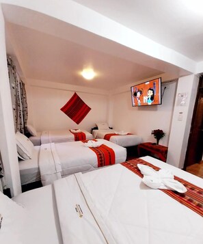 Down comforters, free WiFi - HOTEL VALLE DORADO  (Machu Picchu)