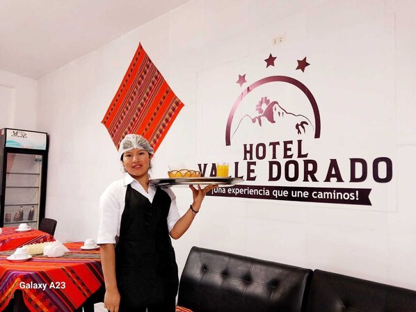 TV - HOTEL VALLE DORADO  (Machu Picchu)