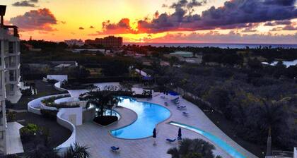 Designer Condo - Sleeps 6 With Sauna