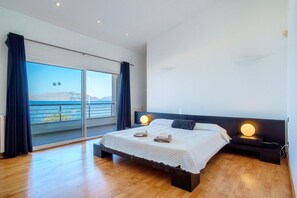 4 bedrooms, in-room safe, iron/ironing board, free WiFi - Miramar Manresa in front of the sea with swimming pool for 8 people in Alcudia (Alcúdia)