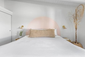 3 bedrooms, iron/ironing board, WiFi - Martini Weekend: Mid-Century Luxury Home with Pool (Palm Springs)