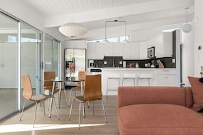 Interior - Martini Weekend: Mid-Century Luxury Home with Pool (Palm Springs)