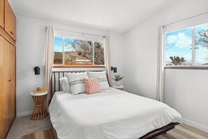 2 bedrooms, free WiFi, bed sheets - Moonrise Ranch|Yoga Sun Room|Cowboy Pool (Joshua Tree)