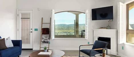 TV, fireplace