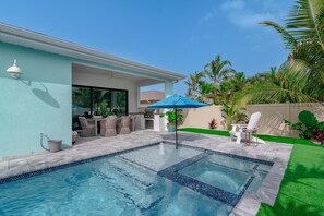 Outdoor dining - Welcome to "The Endless Summer House"! (Naples)