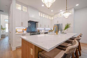 Fridge, microwave, oven, stovetop - Welcome to "The Endless Summer House"! (Naples)