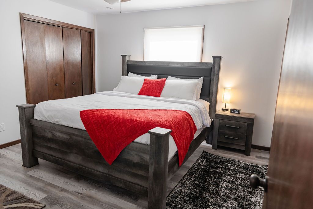 4 bedrooms, desk, iron/ironing board, free WiFi