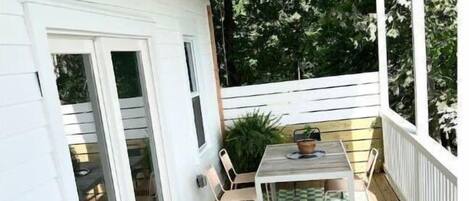 تناول الطعام بالخارج