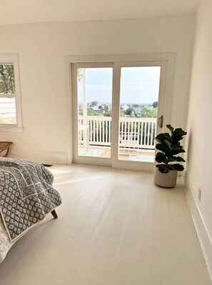 Interior - Surfside Beach house w ocean & city skyline views (Atlantic Highlands)