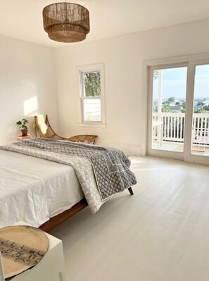 3 bedrooms, iron/ironing board, free WiFi, bed sheets - Surfside Beach house w ocean & city skyline views (Atlantic Highlands)