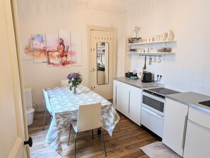 Fridge, microwave, oven, stovetop - Ultra Central Stay by Tuileries, Louvre Museum & Vendôme (Paris)