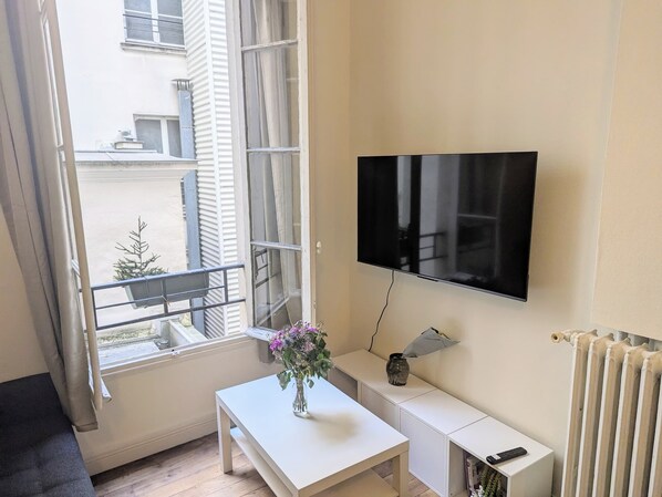 Smart TV - Ultra Central Stay by Tuileries, Louvre Museum & Vendôme (Paris)