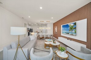 TV, table football - Fabulous 7 Bed Pool Home with Game Room-3967LA (Davenport)