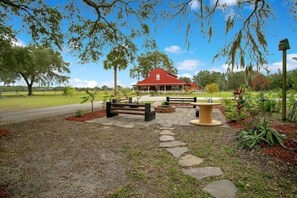 Outdoor dining - Finca Bella. The Ultimate Farm
 (Umatilla)