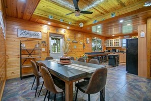 Dining - Finca Bella. The Ultimate Farm
 (Umatilla)