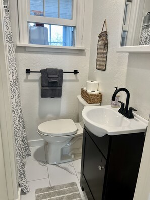 Dusche, Haartrockner, Handtücher, Seife