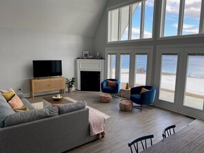 Smart TV, fireplace - Lake front living with private sandy beach! (Elizabethtown)