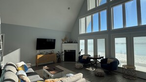 Smart TV, fireplace - Lake front living with private sandy beach! (Elizabethtown)